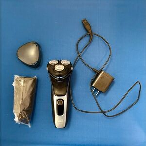 Philips Electric Shaver with Accessories